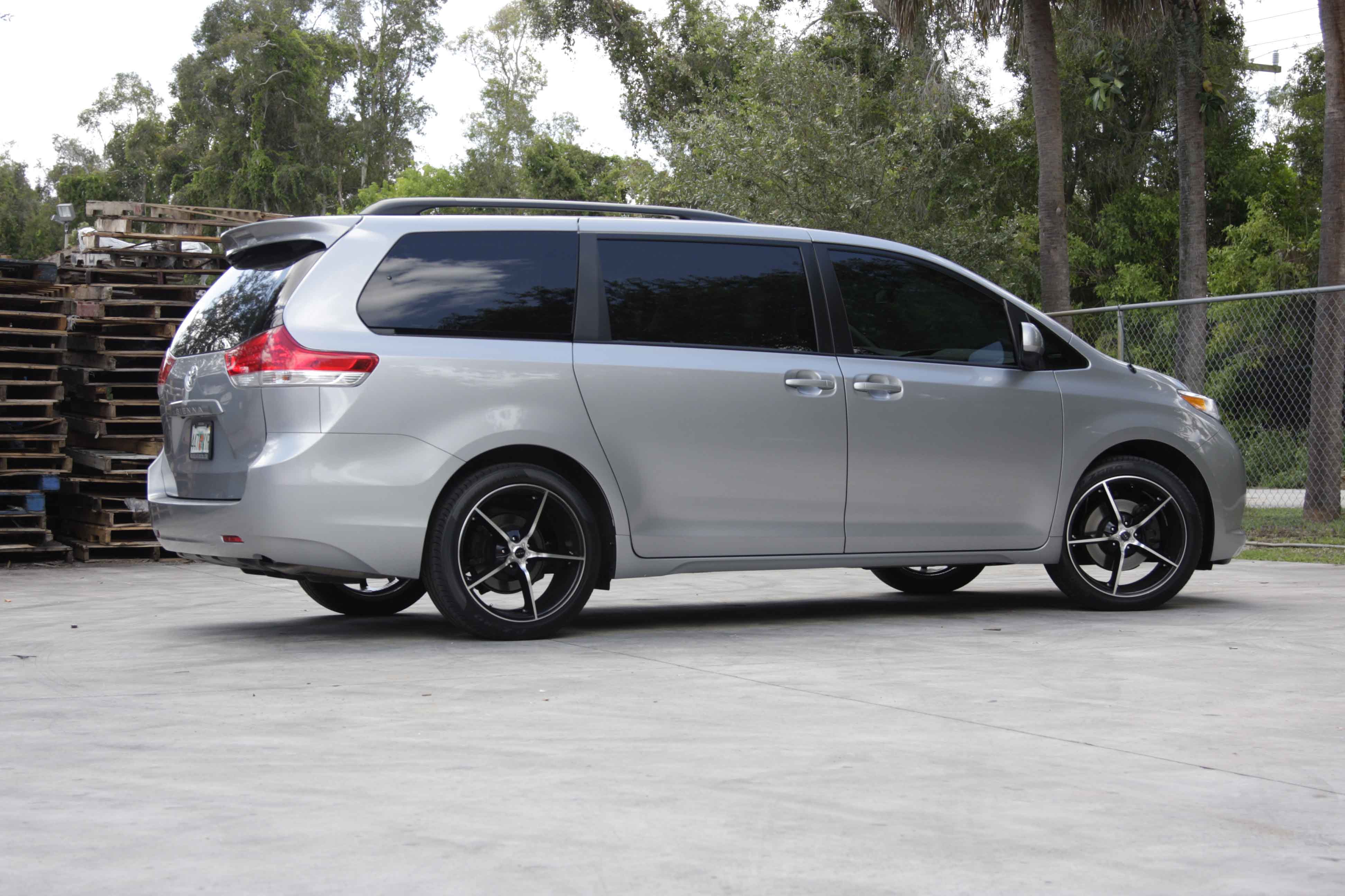 toyota sienna stripe #7